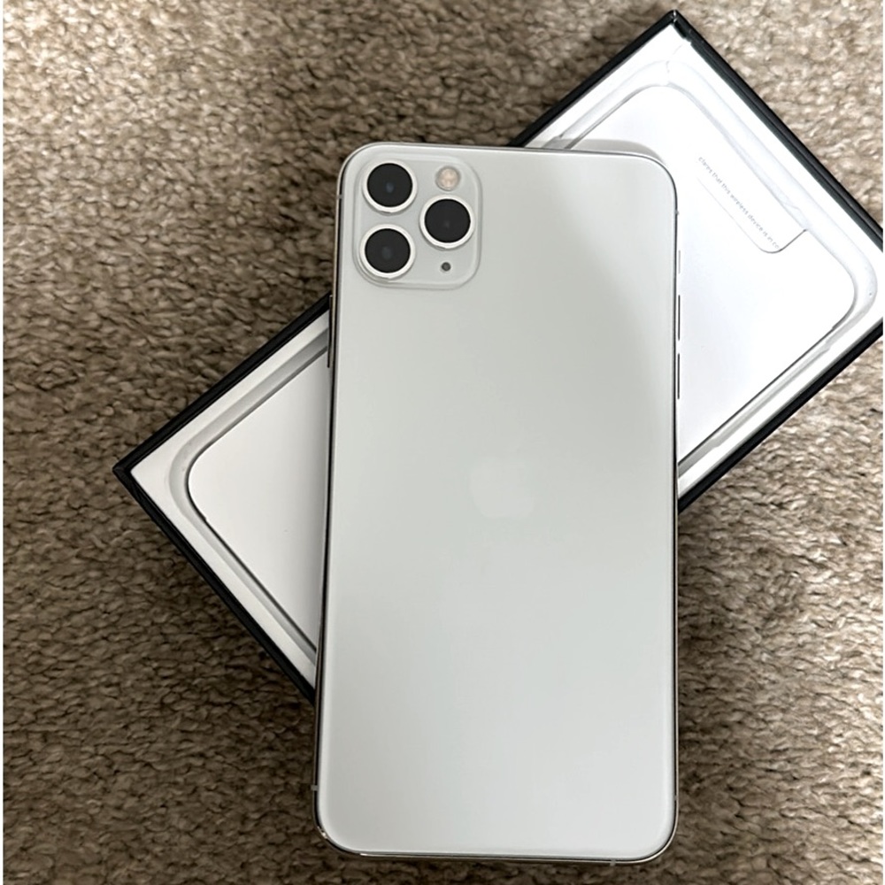 IPHONE Brand New 11 PRO MAX 64gb